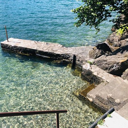 Lilli - Casa Sul Lago Dervio Exteriör bild